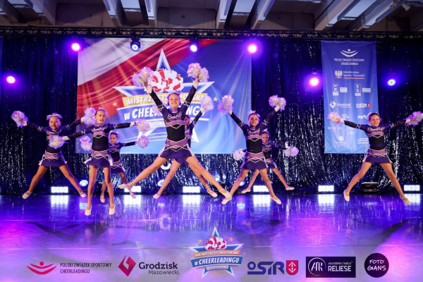 Cheer<span class="glow"> Dance</span>